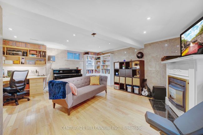 82 - 69 Old Burnhamthorpe Rd, Condo with 4 bedrooms, 2 bathrooms and 1 parking in Etobicoke ON | Image 8