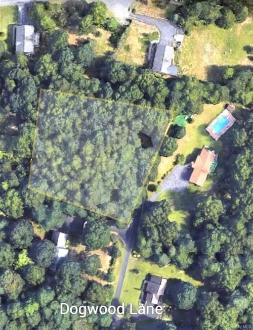 20 Dogwood Ln, Marlboro, NY, 12542-6323 | Card Image