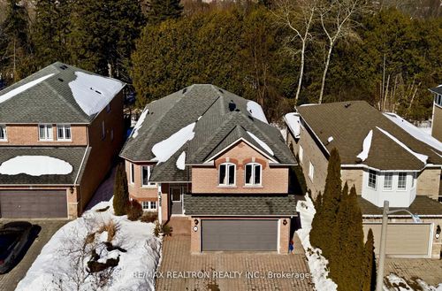 28 Headwater Cres, Richmond Hill, ON, L4E4G1 | Card Image