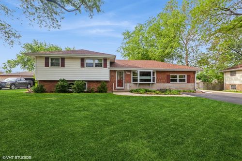 25W251 Highview Dr, Naperville, IL, 60563-1570 | Card Image