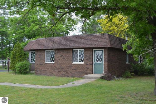 604 Galen St, Grayling, MI, 49738-8788 | Card Image