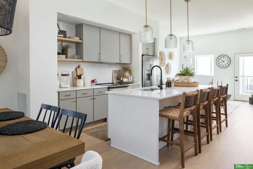 5321 Elmwood Plz, Omaha, NE, 68106-1023 | Card Image