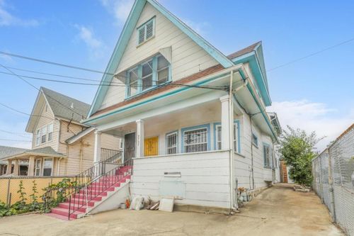 2737 12th Ave, Oakland, CA, 94606-2738 | Card Image