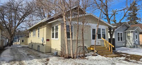 714 Oak St N, Fargo, ND, 58102-3828 | Card Image