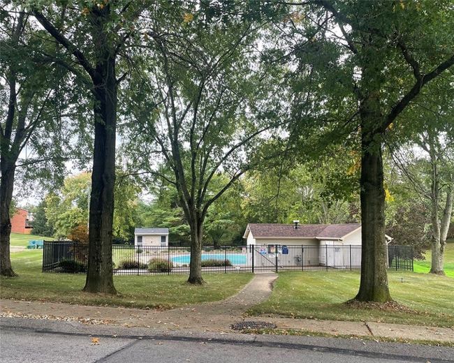 124 Hillvue Dr, Townhouse with 3 bedrooms, 3 bathrooms and 1 parking in Seven Fields PA | Image 30