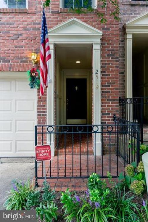2519 Gadsby Pl, ALEXANDRIA, VA, 22311-4926 | Card Image