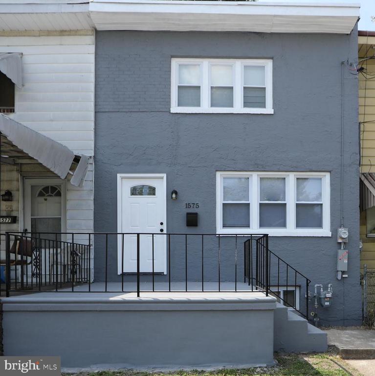 8th St, Camden, NJ 08104
