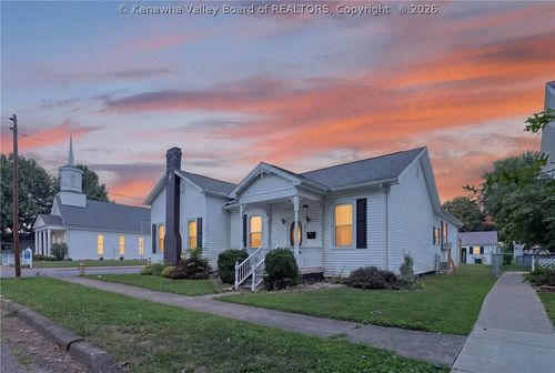 400 Mulberry St, Ravenswood, WV, 26164-1520 | Card Image