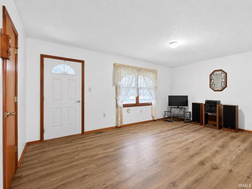 812 S 1250 E, Loogootee, IN, 47553-5227 | Card Image
