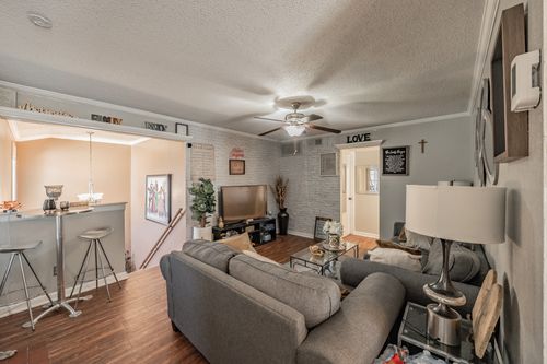 623 Ridgeline Dr, Hurst, TX, 76053-4747 | Card Image