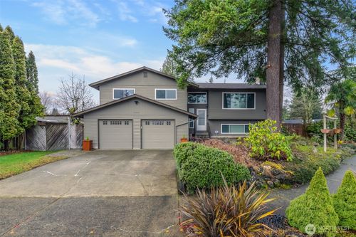 2207 Bremerton Ave Ne, Renton, WA, 98059-3631 | Card Image