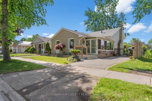 31 Renny Cres, London, ON, N6E2C4 | Card Image