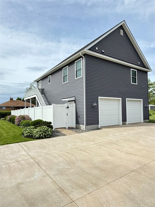 25 Driftwood Dr, Erie, PA, 16511-1649 | Card Image