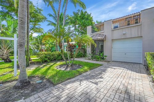 704 Sw 16th St, Fort Lauderdale, FL, 33315-1629 | Card Image