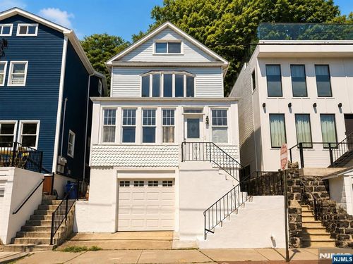 528 Undercliff Ave, Edgewater, NJ, 07020-1593 | Card Image
