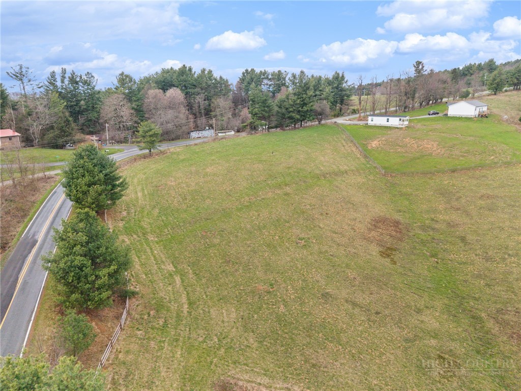 Land in Deep Gap 4