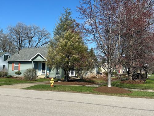 933 Grant Ave, Erie, PA, 16505-1514 | Card Image