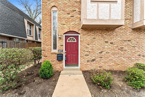 1105 Rue La Chelle Walk, Creve Coeur, MO, 63141-6207 | Card Image