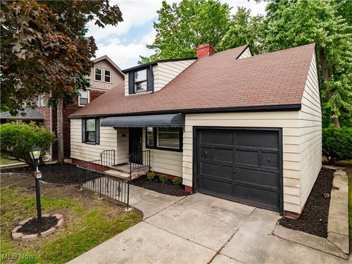 2195 N Taylor Rd, Cleveland Heights, OH, 44112-3051 | Card Image