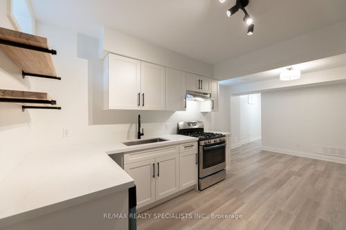 1-82 Marchmount Rd, Toronto, ON, M6G2B1 | Card Image