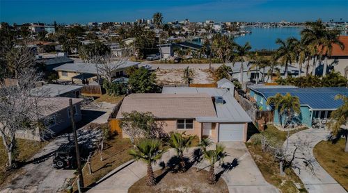 713 Pruitt Dr, MADEIRA BEACH, FL, 33708-2358 | Card Image
