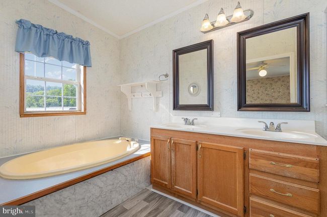 649 Lilac Dr, House other with 3 bedrooms, 2 bathrooms and null parking in NEW PROVIDENCE PA | Image 12