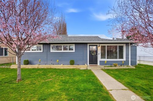 1715 N 15th Ave, Pasco, WA, 99301-3537 | Card Image