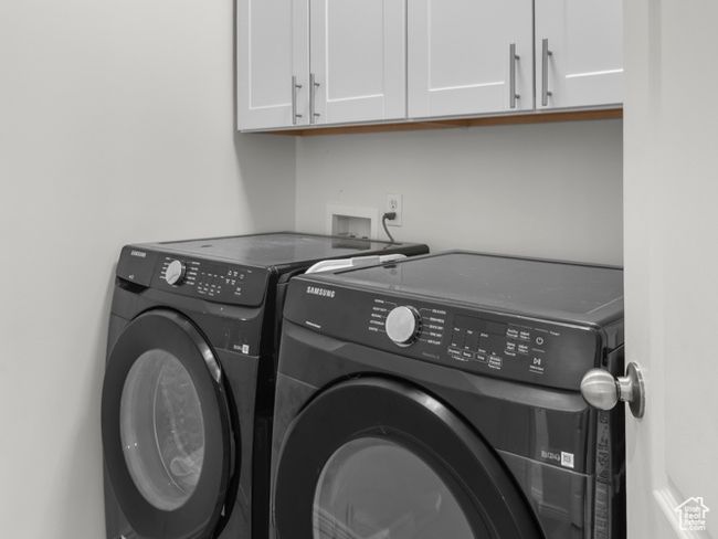 Main floor laundry room | Image 13
