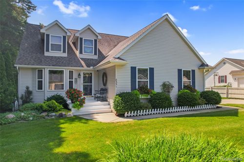 8351 Rustic Trl, Linden, MI, 48451-9752 | Card Image