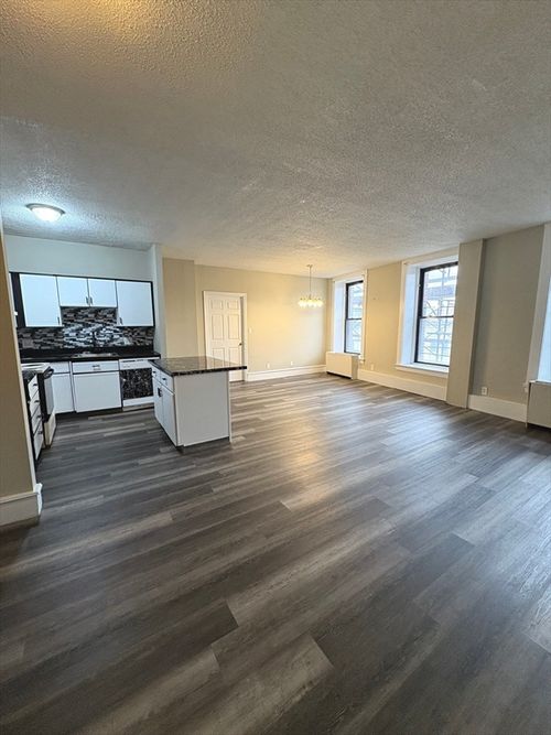 apt-204-140 Chestnut St, Springfield, MA, 01103-1519 | Card Image