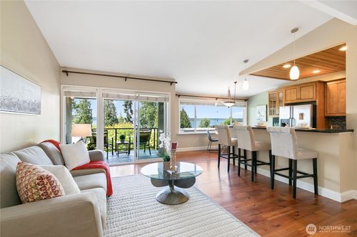 apt-4-6714 Lake Washington Blvd Ne, Kirkland, WA, 98033-6836 | Card Image