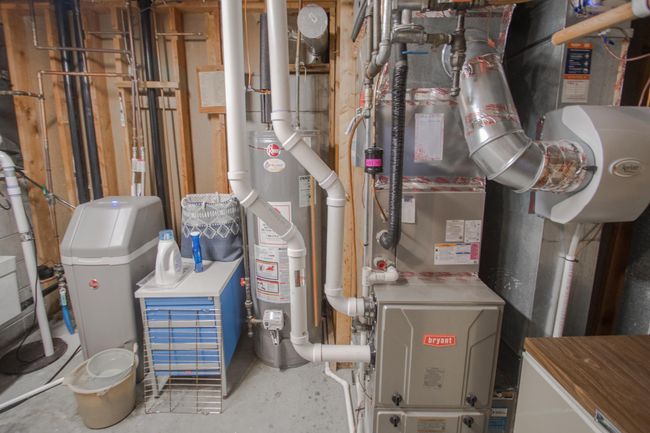 18All newer utilities including a high efficiency furnace and new water softener | Image 20