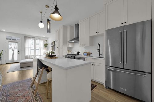 46 E Russell St, Columbus, OH, 43215-2002 | Card Image