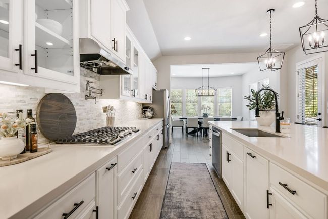 206 Bridge Water Loop, House other with 4 bedrooms, 4 bathrooms and 4 parking in Dripping Springs TX | Image 20