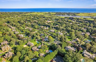 32 Davids Lane, House other with 6 bedrooms, 4 bathrooms and null parking in East Hampton NY | Image 1