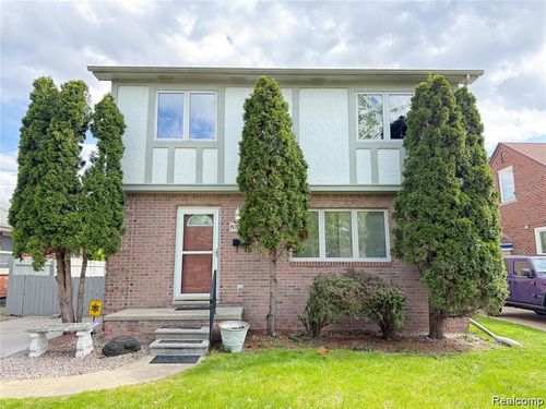 8334 Mckinley, Center Line, MI, 48015-1607 | Card Image