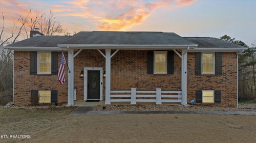 8225 Cricket Rd, Powell, TN, 37849-3926 | Card Image