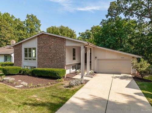 1856 Carriage Hill Rd, Lisle, IL, 60532-3302 | Card Image
