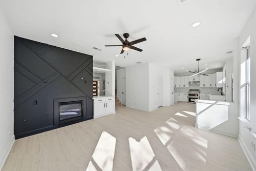 82 N Apple Springs Cir, The Woodlands, TX, 77382-5744 | Card Image
