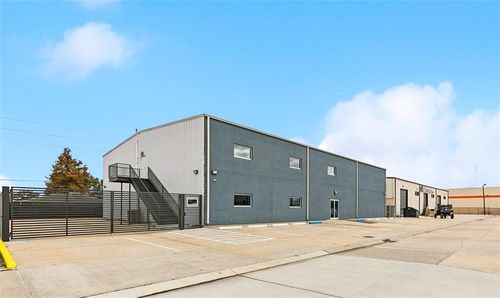 8411 Parc Pl, Chalmette, LA, 70043-1652 | Card Image