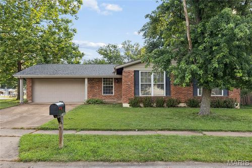 297 Village Mead Dr, Ballwin, MO, 63021-6163 | Card Image