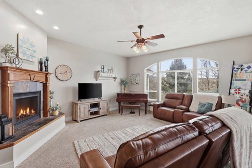 366 E 6600 S, Hyrum, UT, 84319-1684 | Card Image