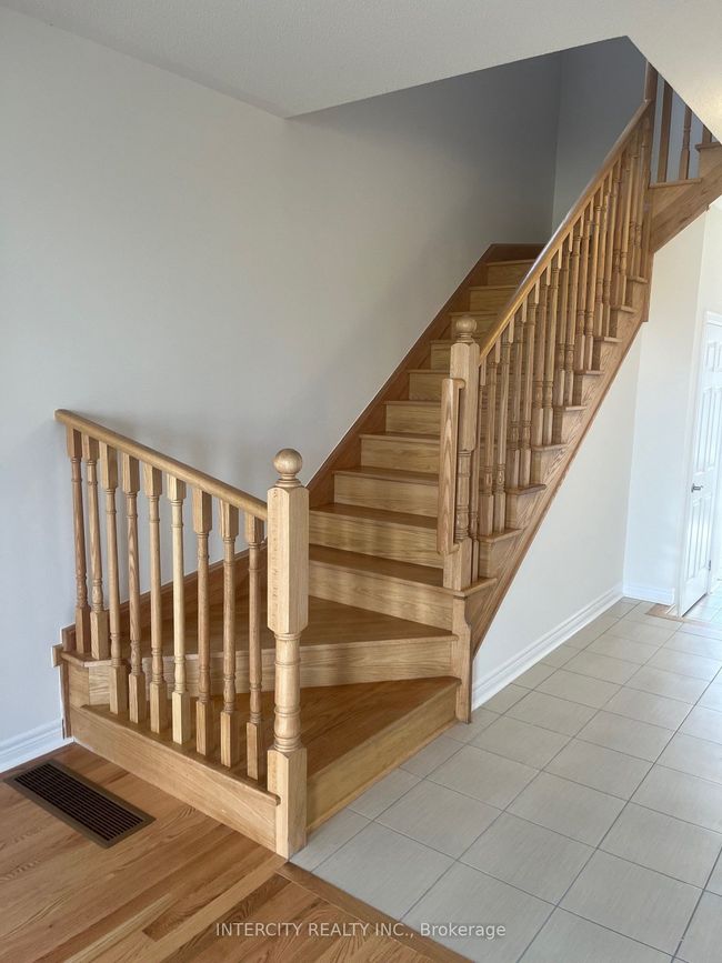 132 Mumbai Dr, House attached with 3 bedrooms, 4 bathrooms and 1 parking in Markham ON | Image 5