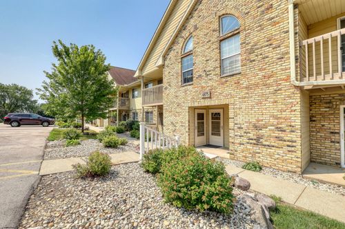 4875 Easy St, Hartland, WI, 53029-1943 | Card Image