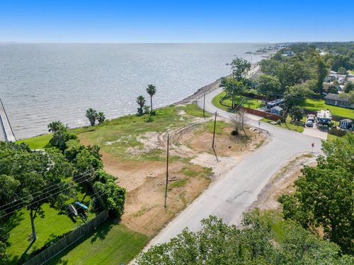 4215 Bayshore Dr, Bacliff, TX, 77518-1392 | Card Image