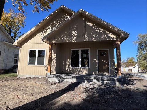 316 W 4th St, Cameron, MO, 64429-1615 | Card Image