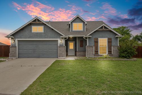 7201 Joshua Ave, Broken Arrow, OK, 74011-1957 | Card Image