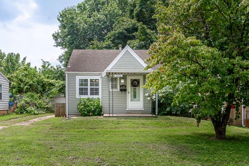2546 W Walnut St, Springfield, MO, 65806-1438 | Card Image