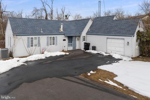 16 Greenfield Dr, ALLENTOWN, NJ, 08501-1635 | Card Image