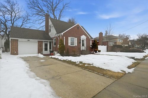 846 Harrison St, West Hempstead, NY, 11552-3622 | Card Image